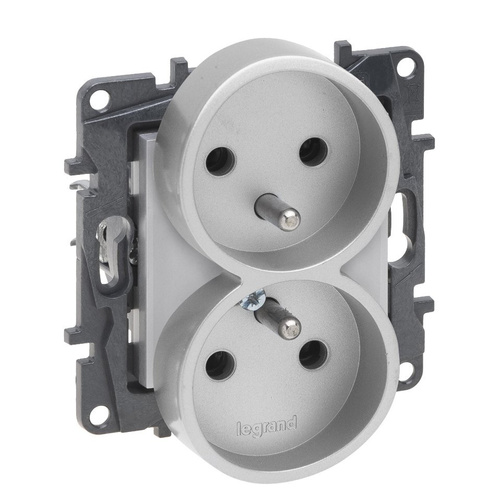 Niloe Step - Gniazdo 2x2P+Z 16 A - 230 V~ - z przesłoną, zaciski śrubowe - Aluminium  Legrand 863334