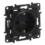 Niloe Step - Gniazdo Schuko 2P+Z 16 A - 230 V~ - z przesłoną, zaciski automatyczne - Czarne Legrand 863520