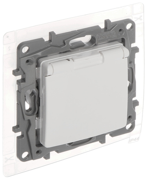 Niloe - Gniazdo 2P+Z - IP44 16 A - 250 V~ - z przesłoną, zaciski śrubowe - Białe Legrand 764537