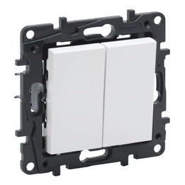 Niloe Step - Łącznik świecznikowy 10 AX - Biały Legrand 863105